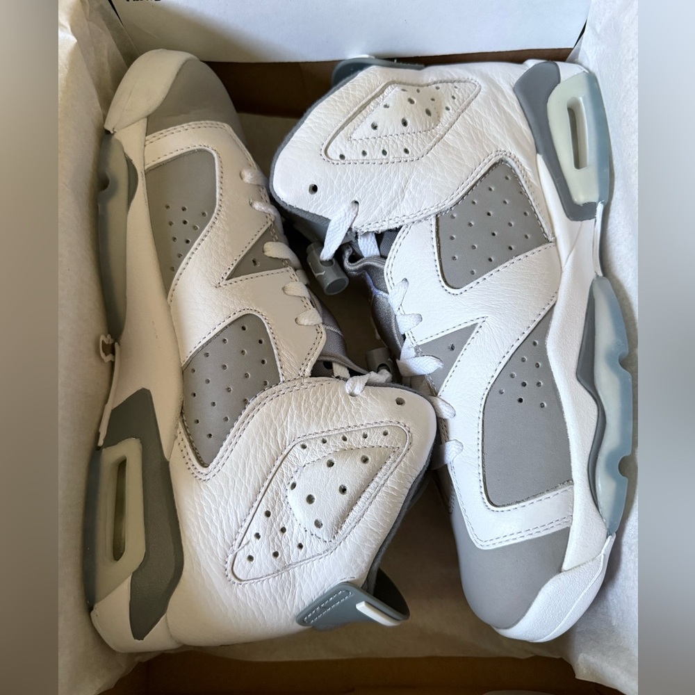 White and cool gray Jordan 6 women’s size 8 men’s 6.5 never worn